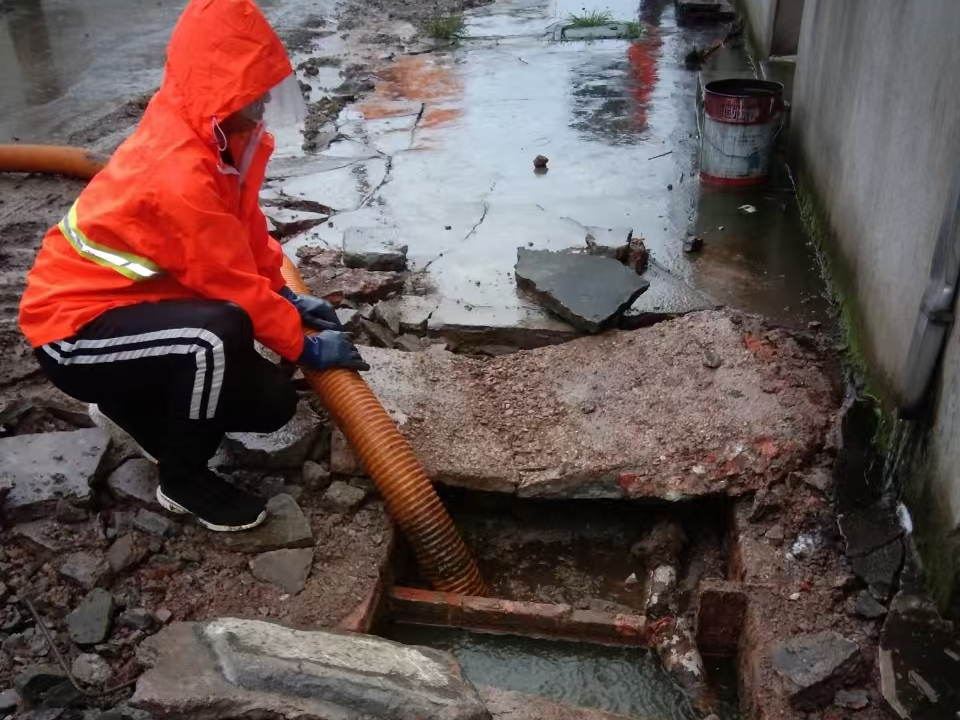 白沟专业清理污水池 炜誉市政以规范流程守护城市 “肠道”