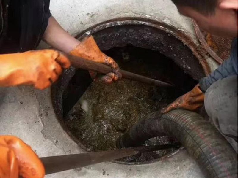 白沟清理化粪池时如何避免沼气的危害?